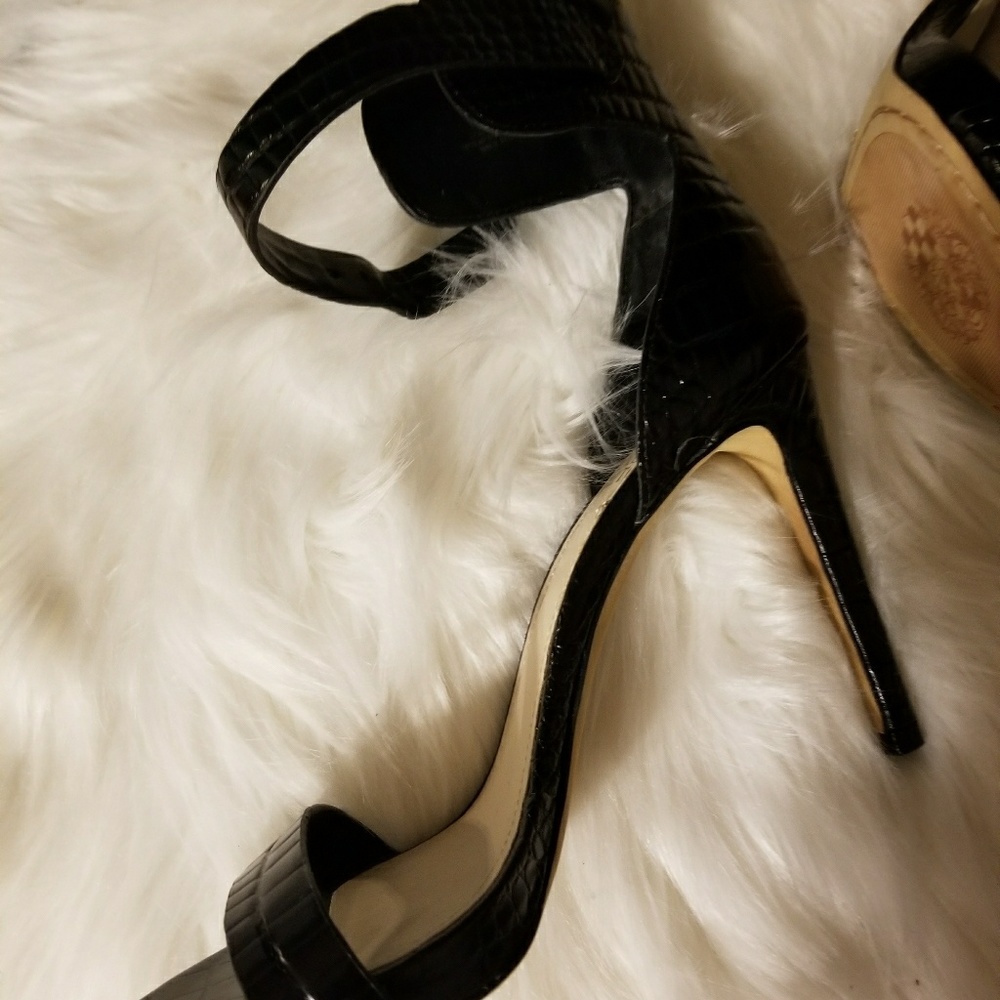 Vince Camuto black patterned heels